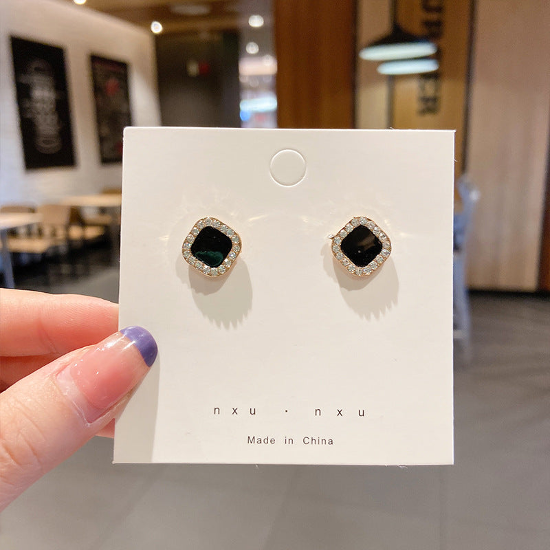 Women's Korean Style Metal Alloy Pearl High-grade Long Stall Light Stud Earrings