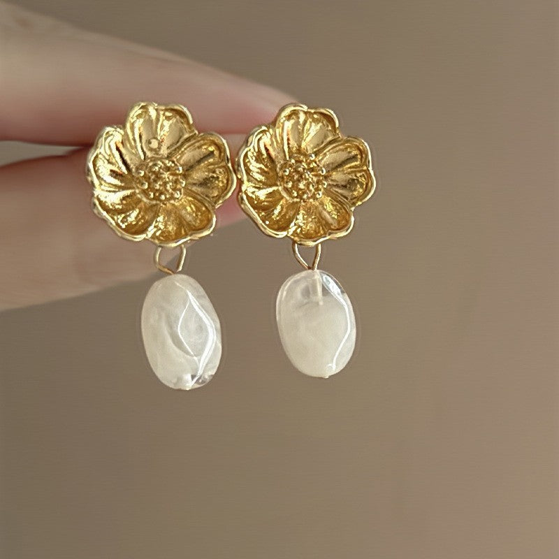 Sier Needle Metallic Hollow Flower Fishtail Pearl High-key Dignified Earrings