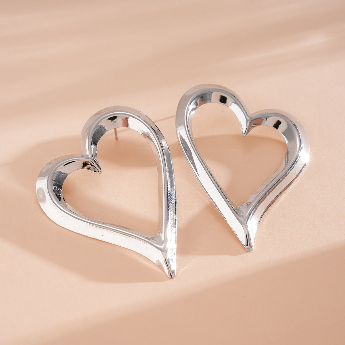 Geometric Cut Heart-shaped Oval Irregular Design Versatile Light Stud Earrings
