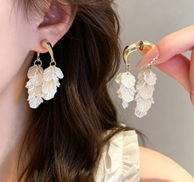 Women's Minority Design Fashionable Flower Light Luxury High-grade Temperament Earrings