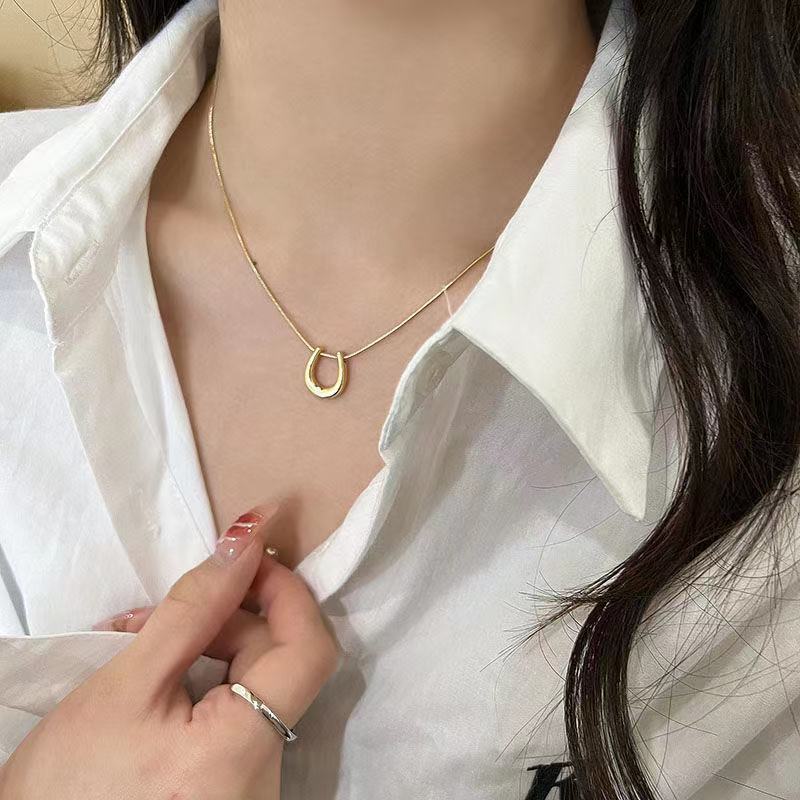 Design Sense U-shaped Horseshoe Female Light Luxury Minority Clavicle Chain Necklaces