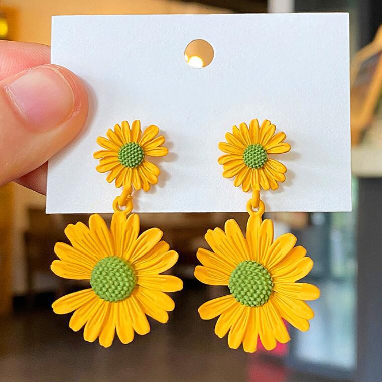 Women's Needle Little Daisy Flower For Temperamental Fairy Stud Earrings