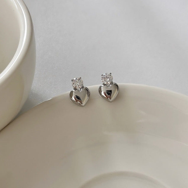 Advanced Diamond Love Heart Female Fashion Light Stud Earrings