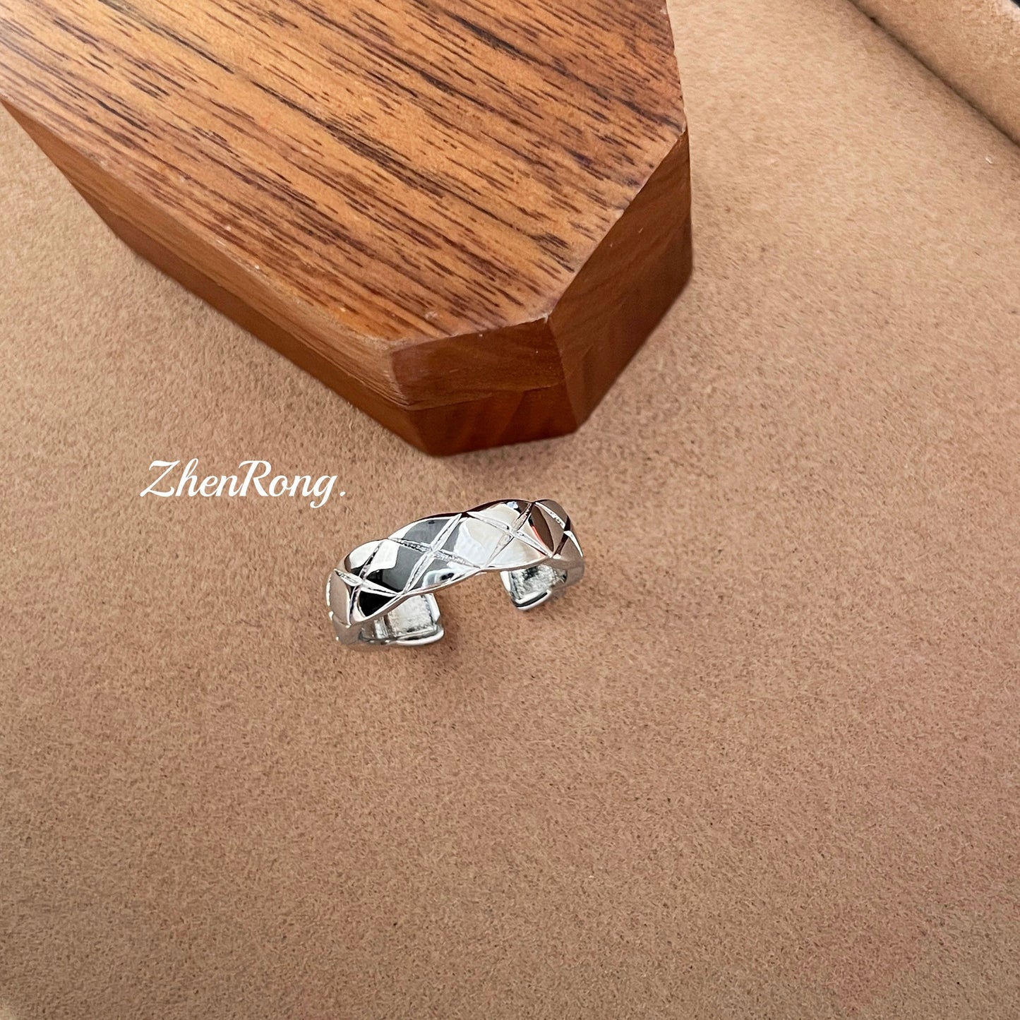 Classic Style Diamond Plaid Stacked Light Luxury Simplicity Wide Ring