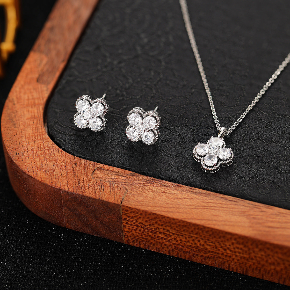 Glamorous Comfortable Two-piece Affordable Luxury Fashion Jewelry Set