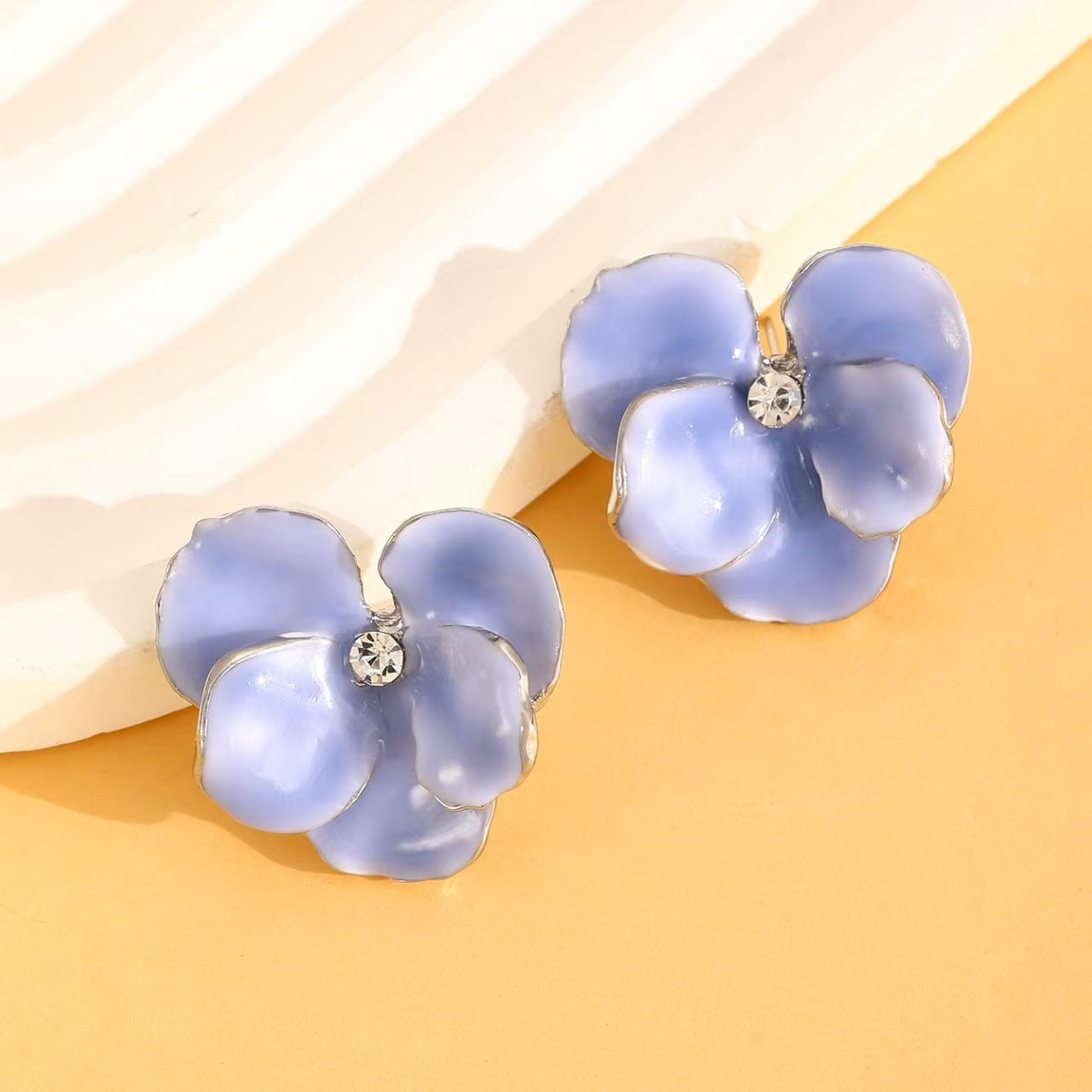 Women's Ruffled Oil Dripping Pleated Ear Cream Sweet Style Flower Enamel Stud Earrings