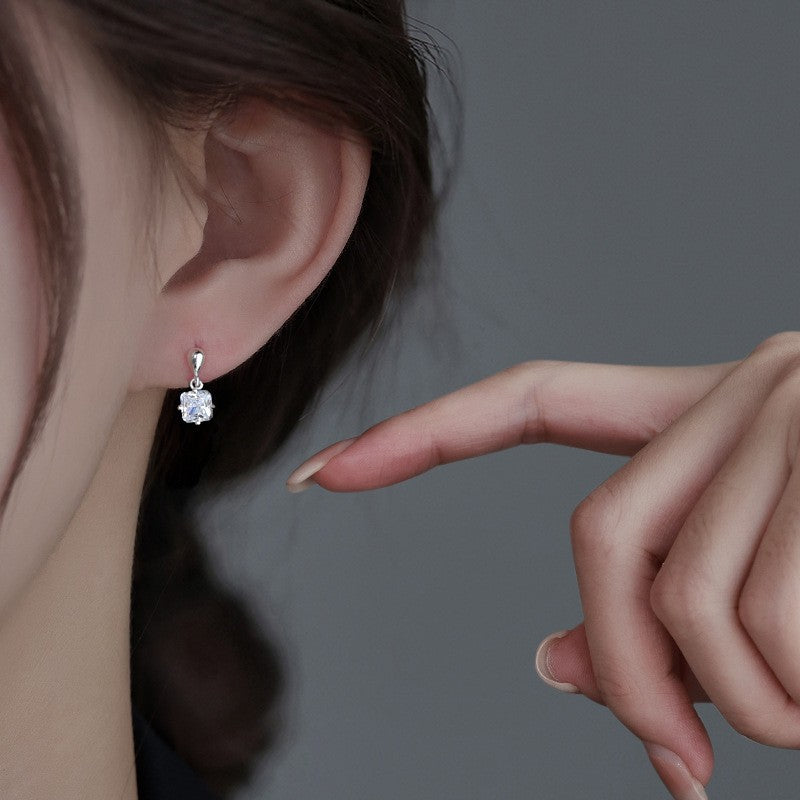 Women's Small Simple Hollow Pearl High-grade Refined Stud Earrings
