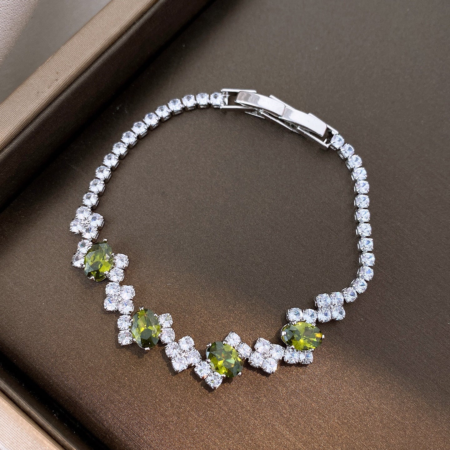 Women's Oval Leaf Small Fresh Gentle Temperament Light Luxury High Sense Bracelet