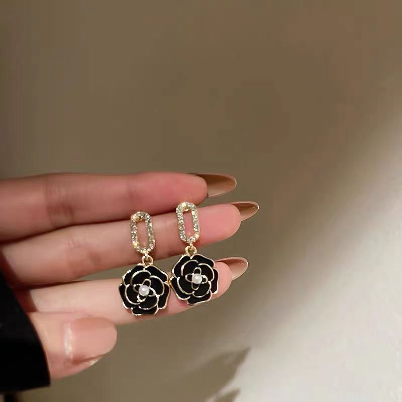 Women's Korean Style Sier Needle Elegant Pearl Love Heart Flowers Earrings