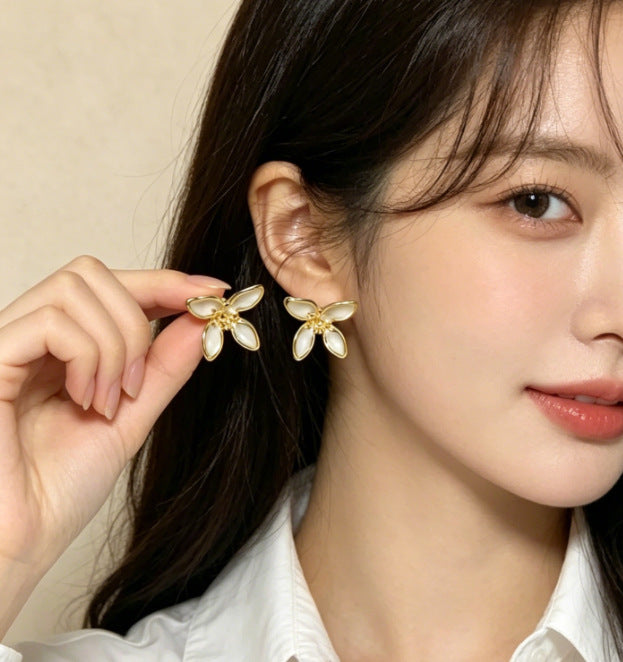 Women's Minority Design Fashionable Flower Light Luxury High-grade Temperament Earrings