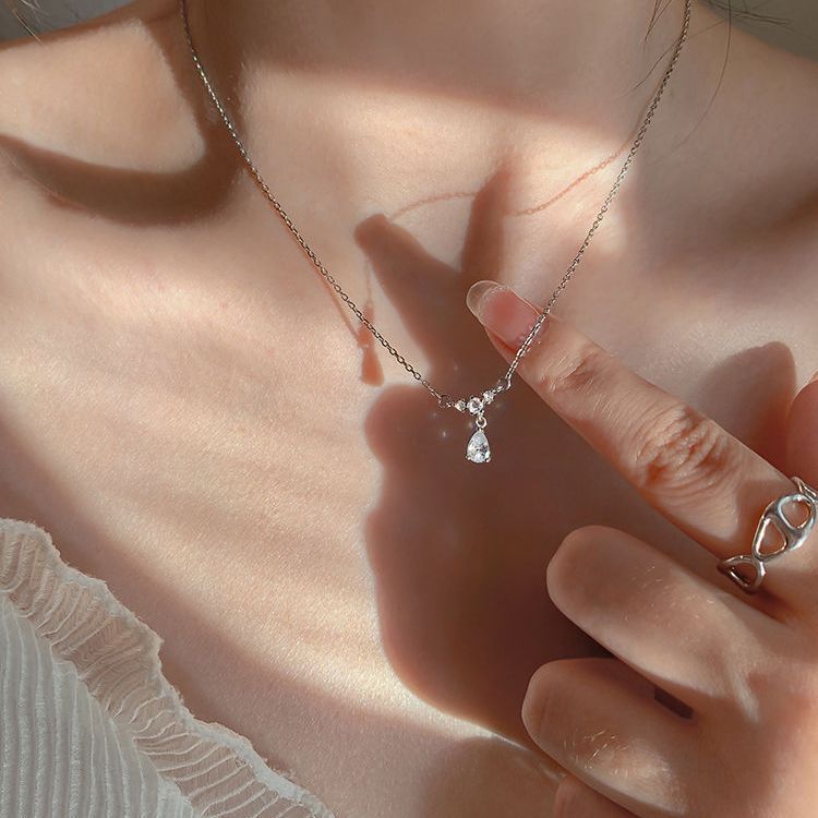 Light Luxury Minority High-grade Simple Clavicle Necklace