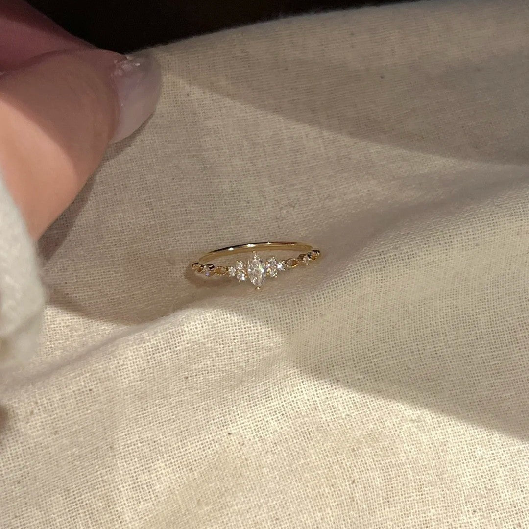 Women's Antique Style Flashing Pony Eye Fine Ring