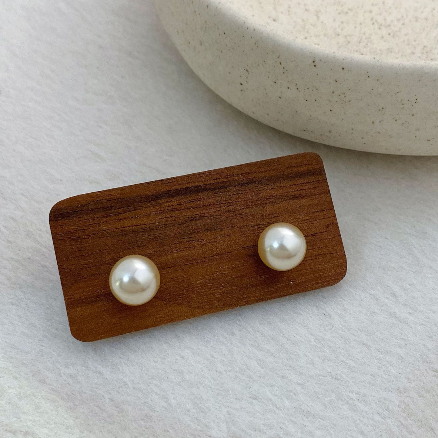 Women's French Glass Pearl Perfect Circle Strong Light For Trendy Luxury Stud Earrings