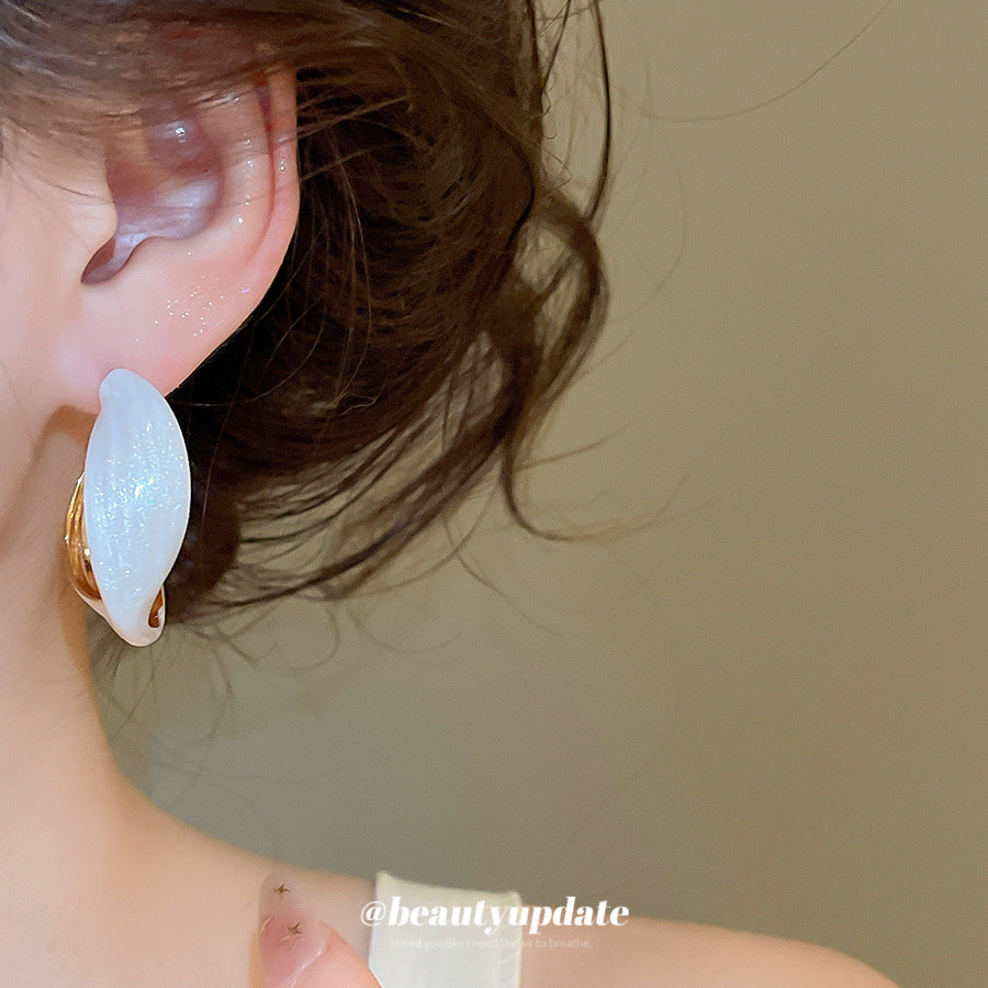 Women's Oil Dripping Twisted U-shaped Light Luxury Everyday Joker Design Ear Buckle