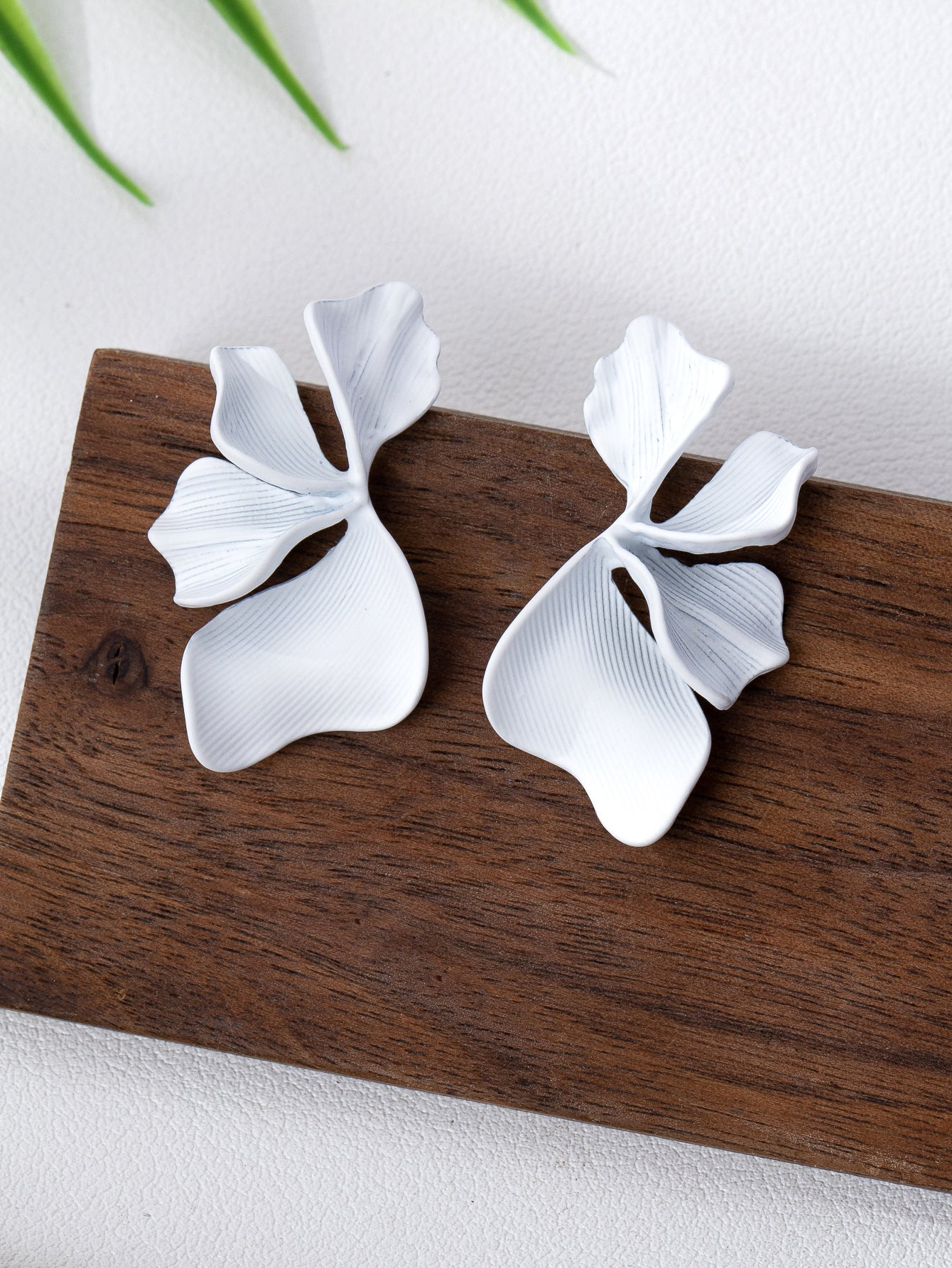 Women's Petal Pearl Mori Style Niche Design Stud Earrings