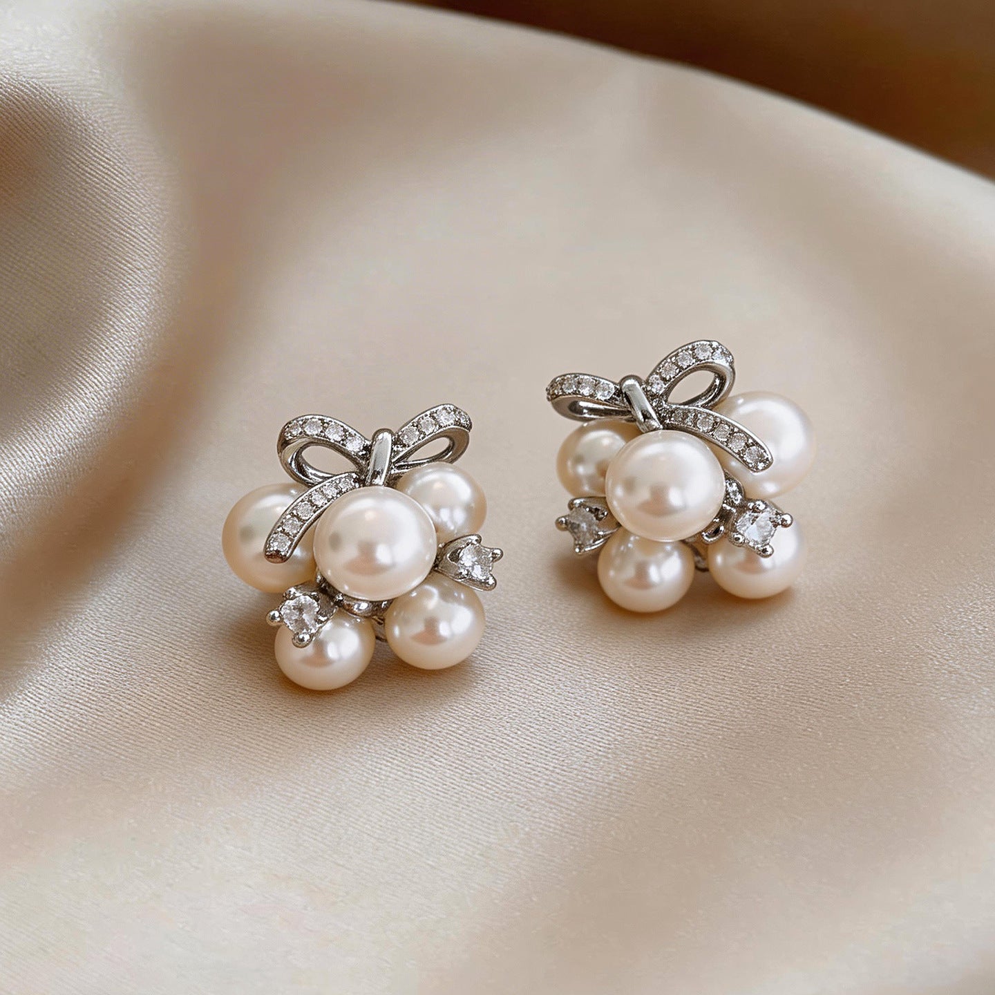 Women's Style Refined Zircon Flower Pearl Light Luxury High-grade Ear Earrings