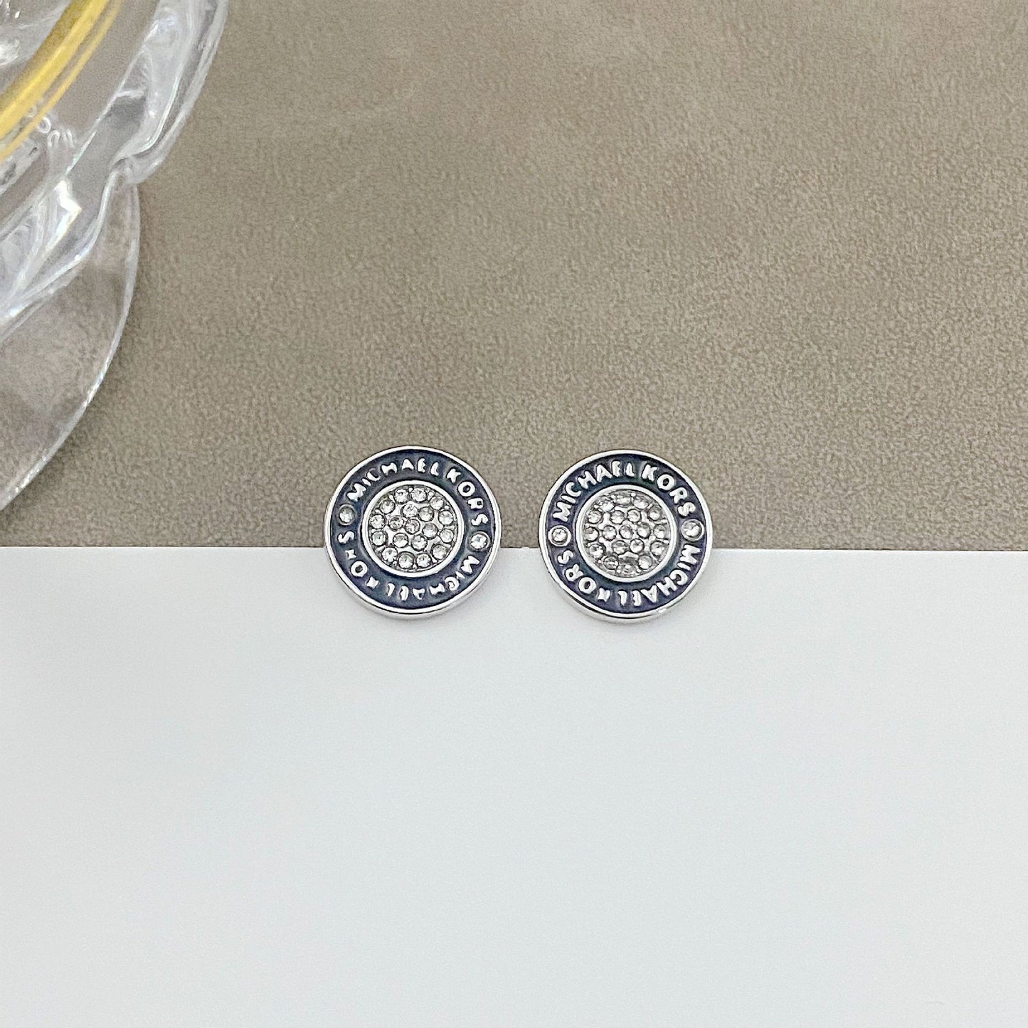 Simple Exquisite Commuter Round Letter Colored Glaze Niche Design Stud Earrings
