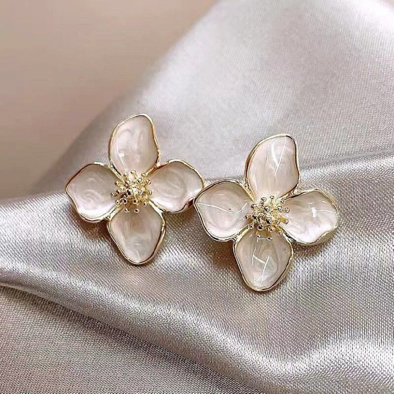 Simple Drop Oil Metal White Petal Exquisite Earrings