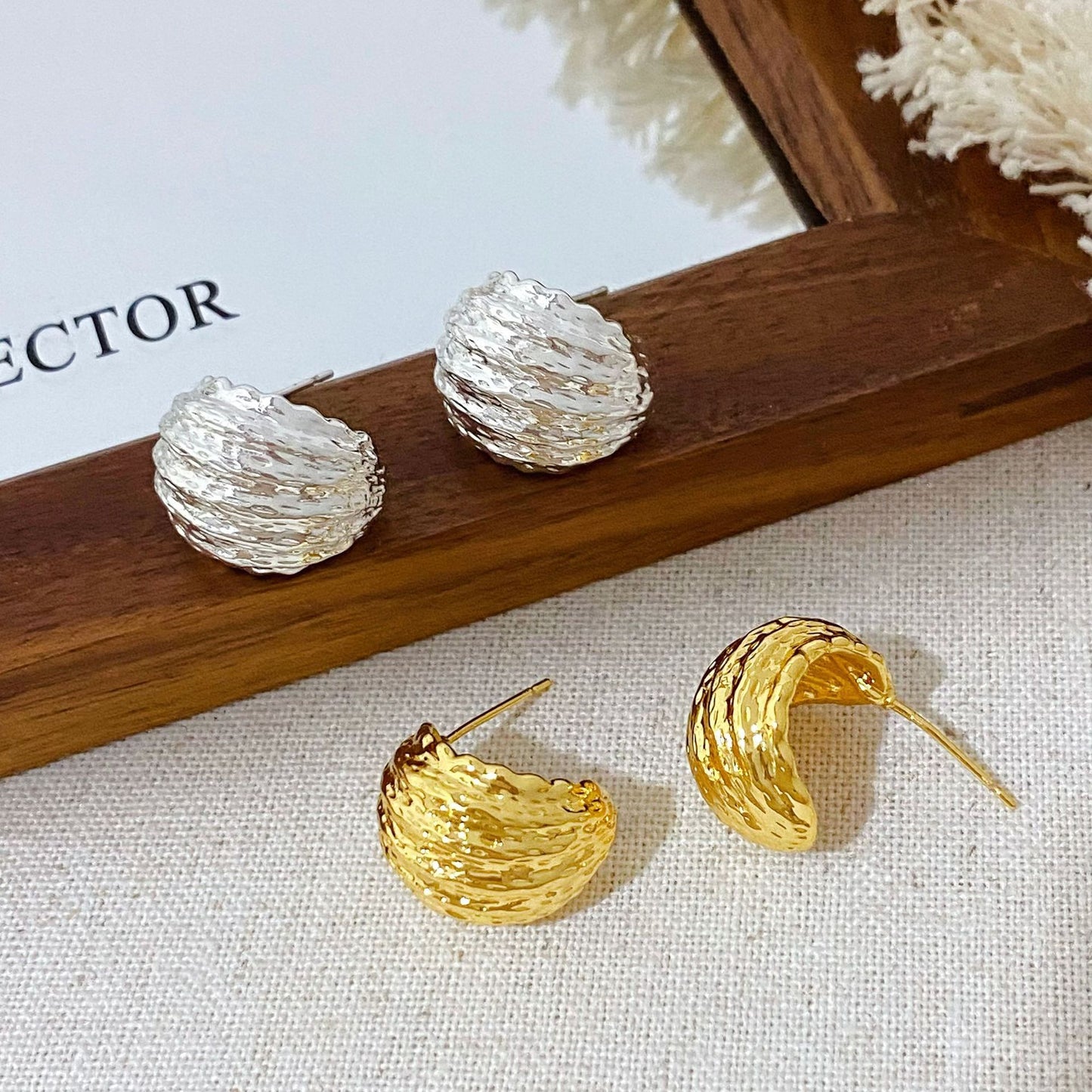 Women's Cold Wind Pleated Texture Niche Shaped High-grade Stud Earrings
