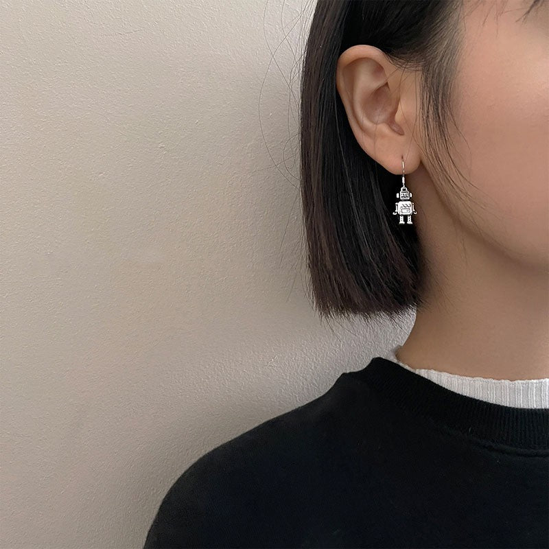 Women's Small Simple Hollow Pearl High-grade Refined Stud Earrings