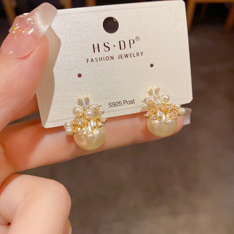 Pearl Petal Temperament Entry Lux Gentle Earrings