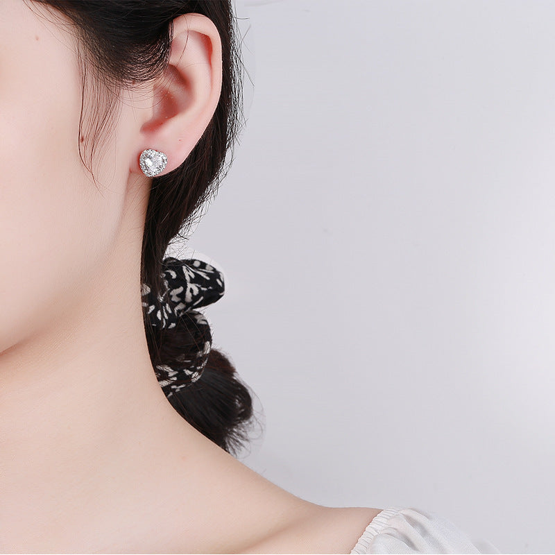 Women's Heart-shaped Artificial Diamond For Super Flash Zircon Light Stud Earrings