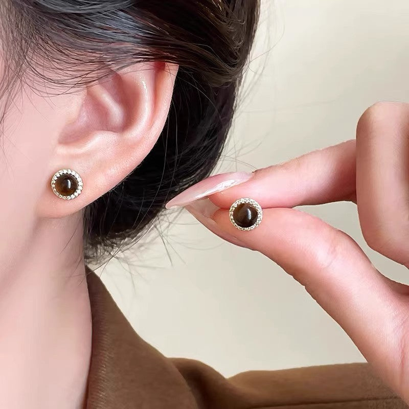 Women's Small Simple Hollow Pearl High-grade Refined Stud Earrings