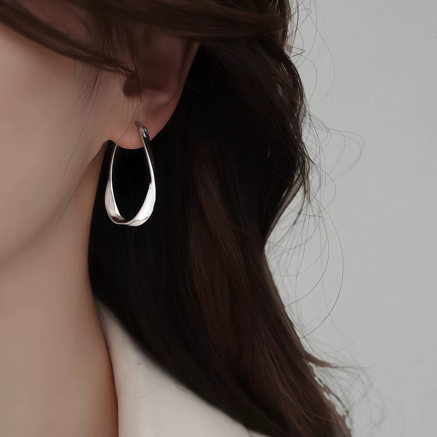 Sier Needle Mobius Female Niche Ear Rings