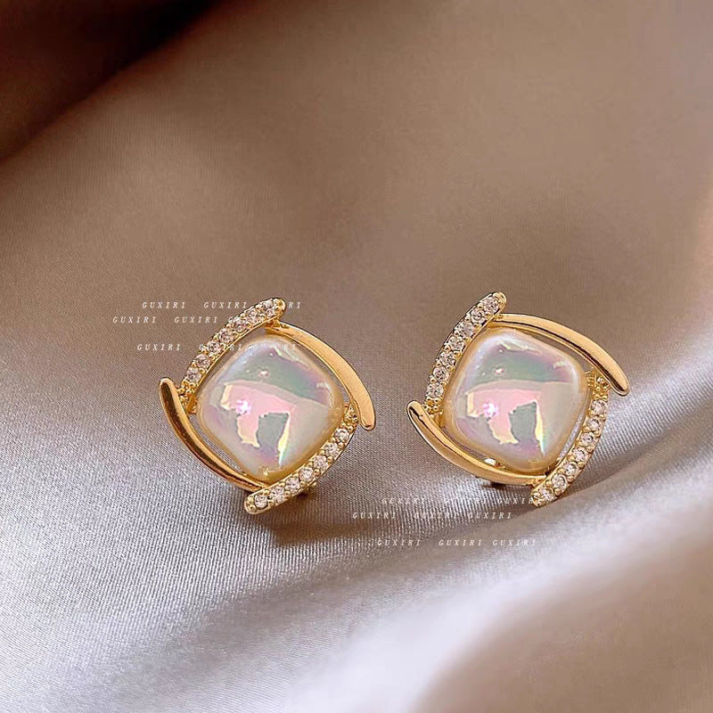 Charming Women's Bow Pearl Light Luxury Earrings