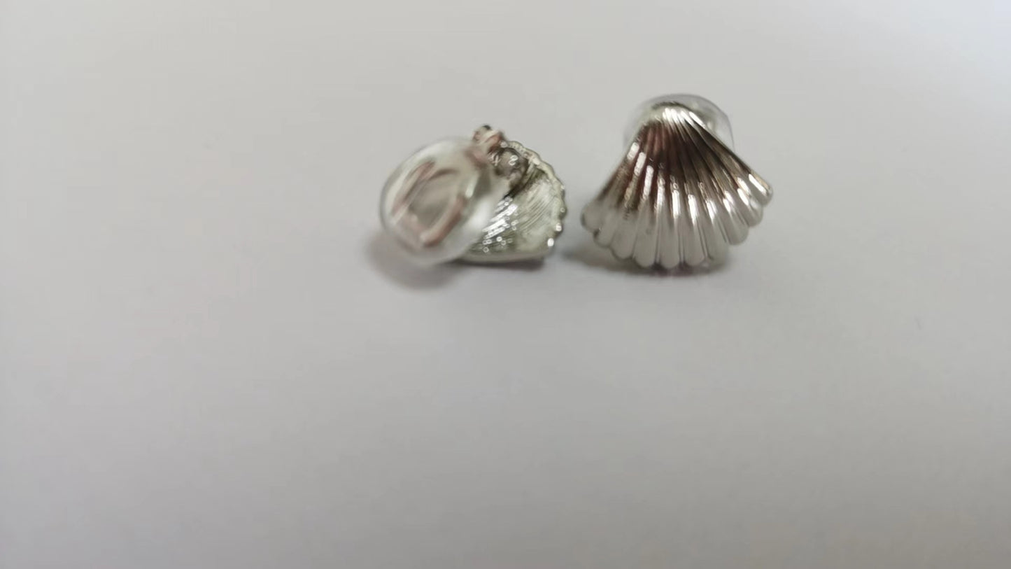 Women's Metal Fan-shaped Shell-shaped High-grade Cold Wind Sier Stud Earrings