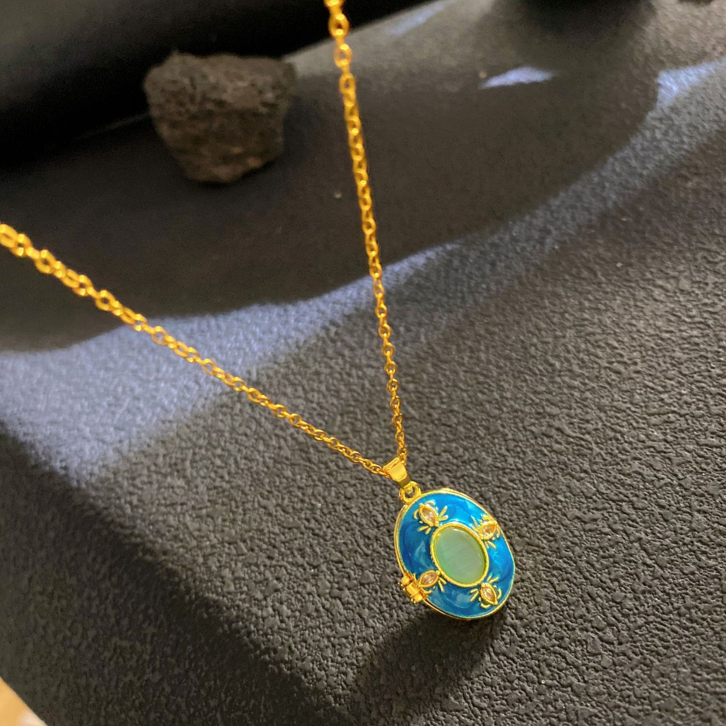Women's Drip Glazed Box Fashion Shell Pearls Light Luxury Clavicle Pendants