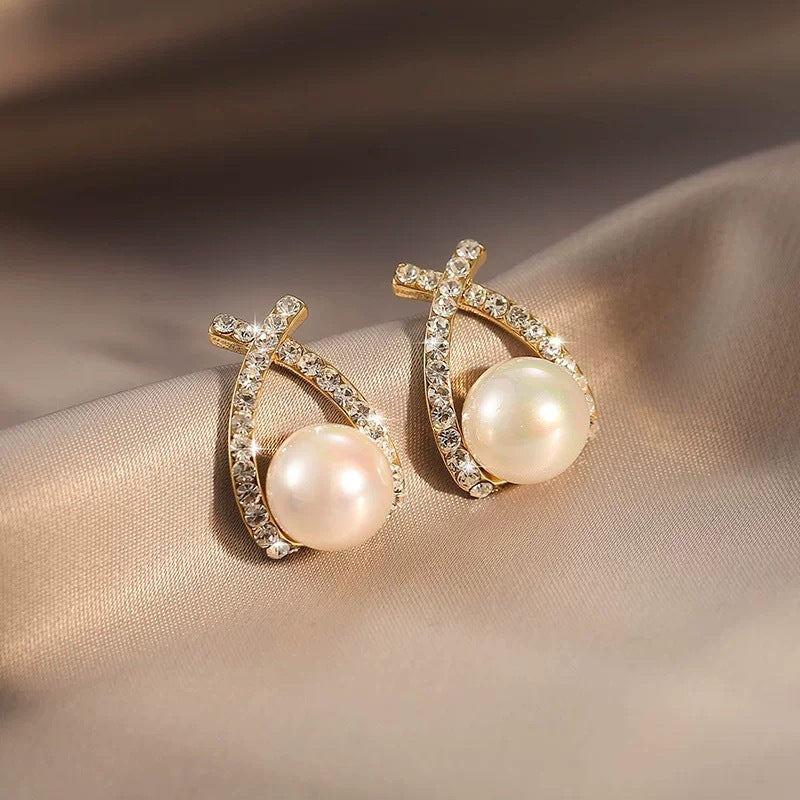 Charming Women's Bow Pearl Light Luxury Earrings
