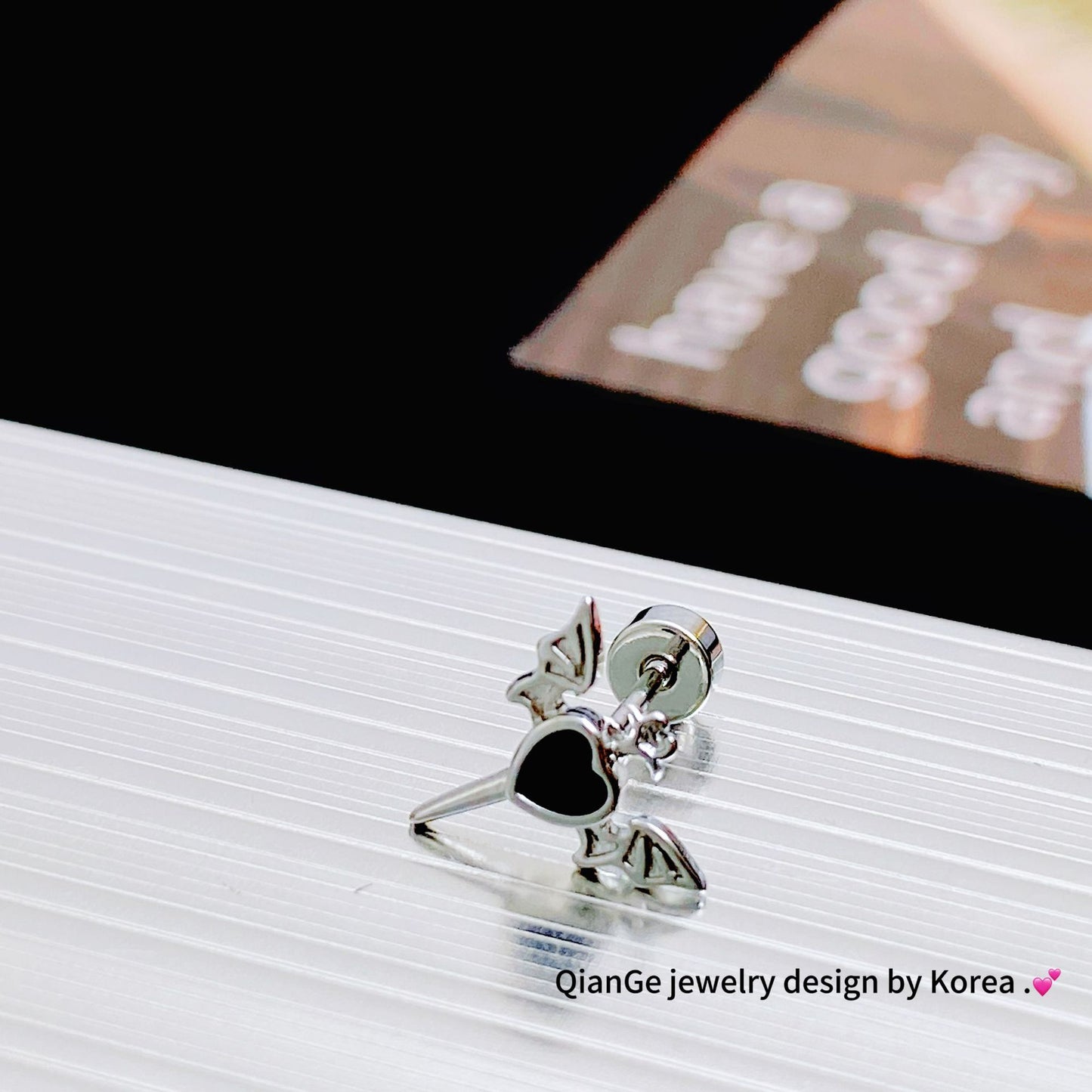 Unisex Style Personalized Hip Hop Pattern Single Ear Bone Screw Stud Earrings