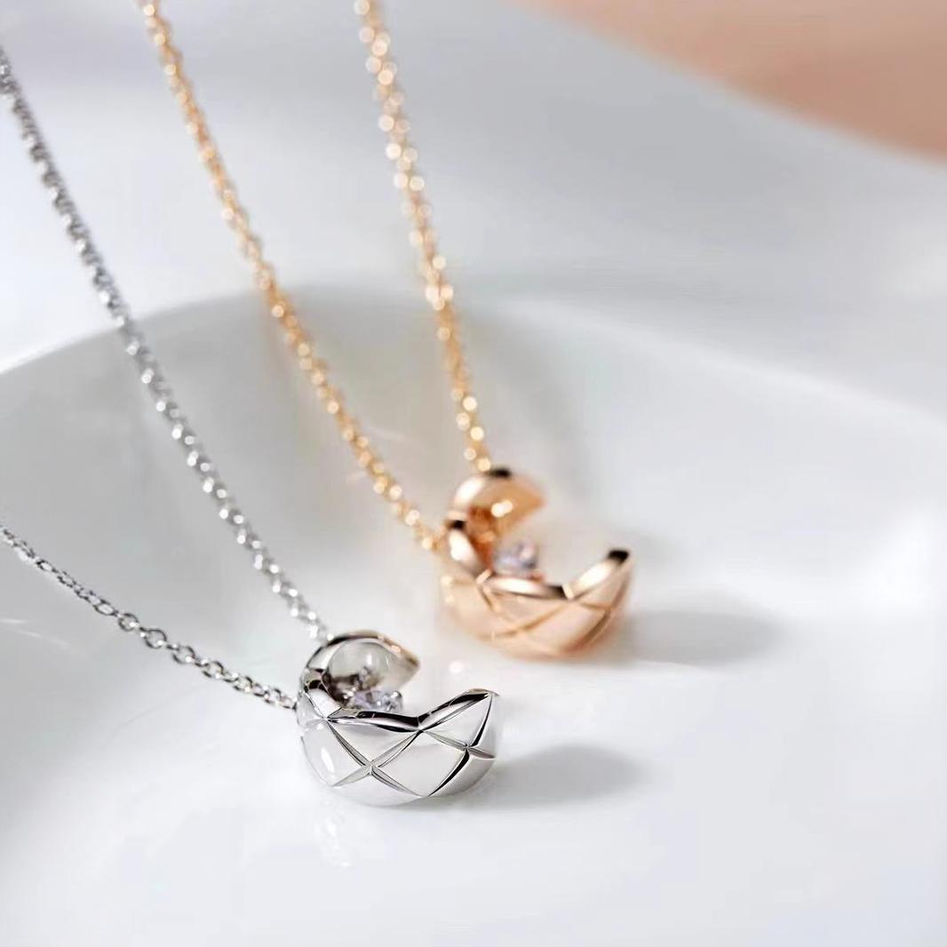 Women's Style High Version V Gold Electroplating Craft Diamond Grid Sailor Necklace