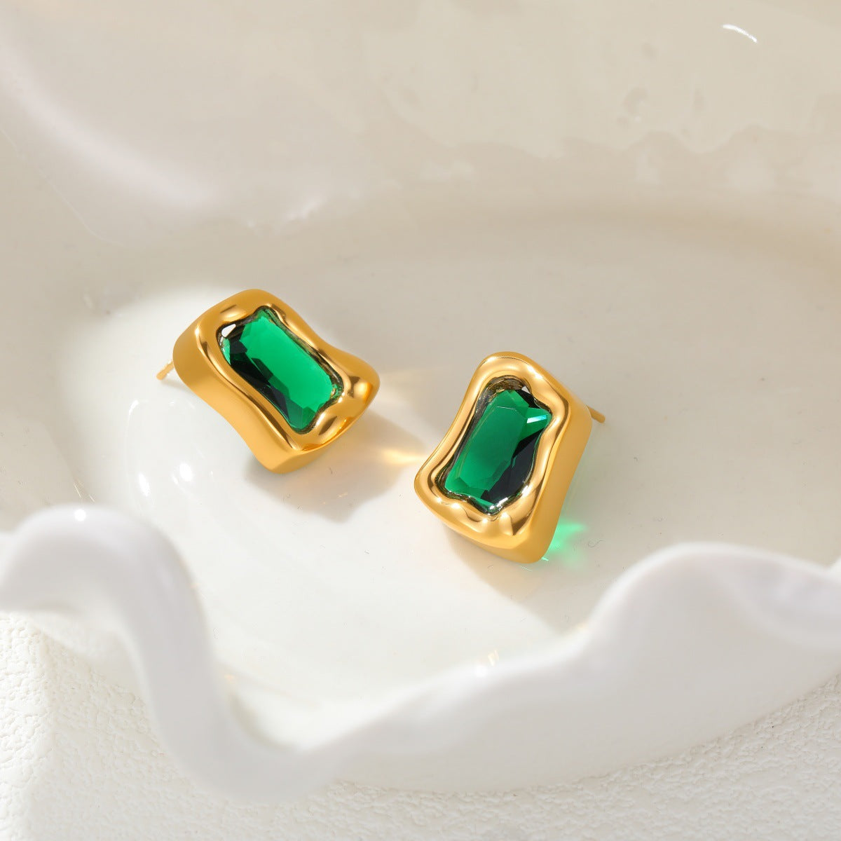 Luxury Emerald Zircon Ear Niche Advanced Earrings