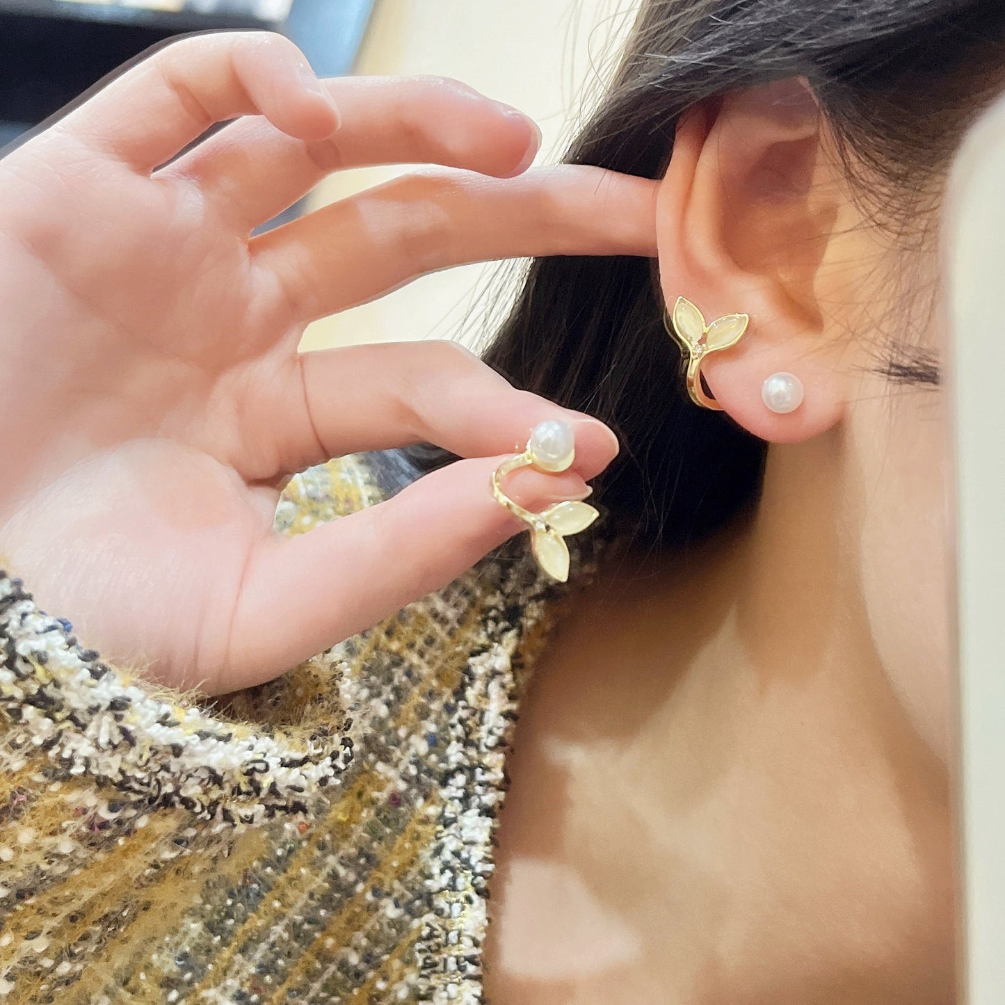 Women's Fashionable Temperament Pearl Design Opal Stone Ear Niche Earrings