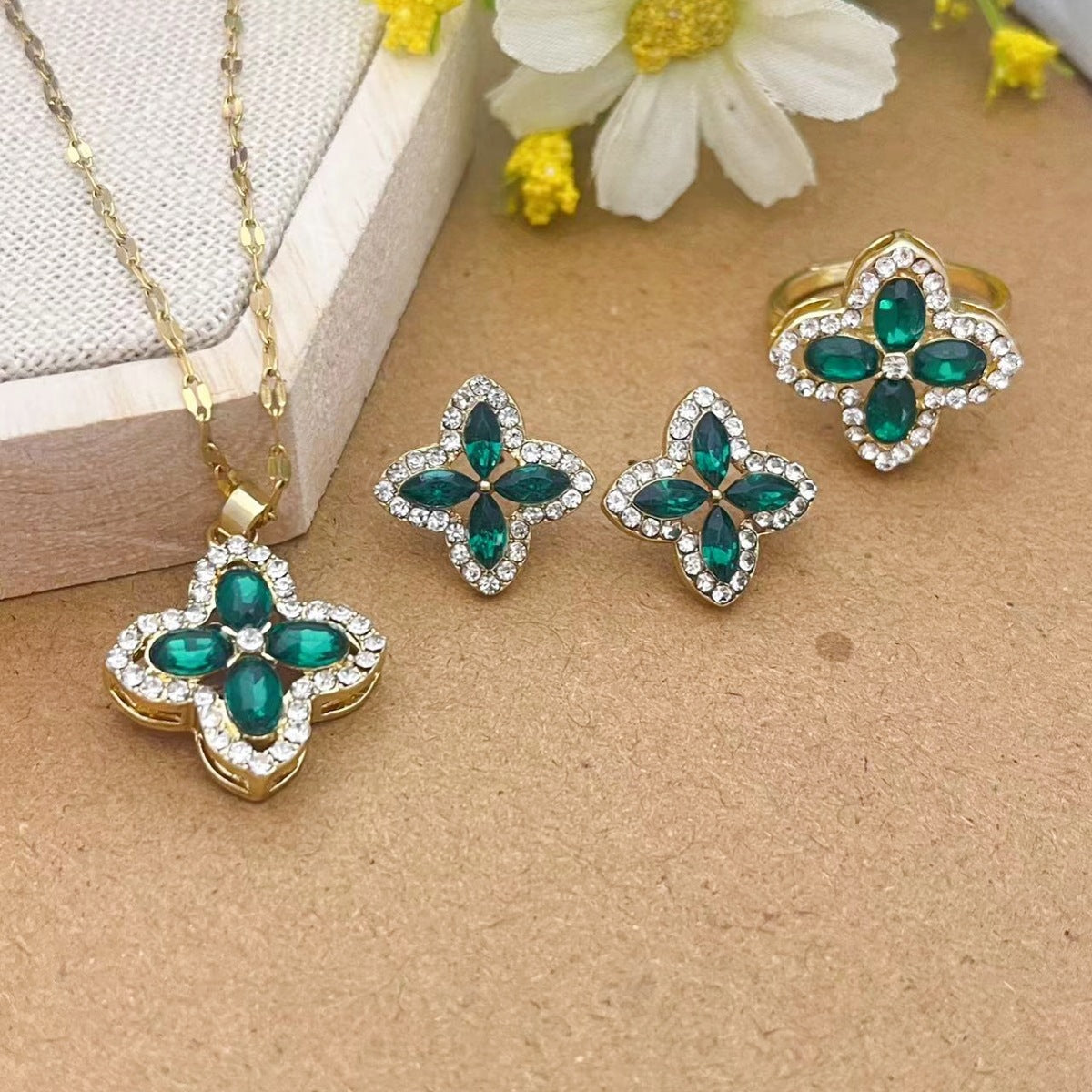 Attractive Casual Women's Special Interest Light Jewelry Set