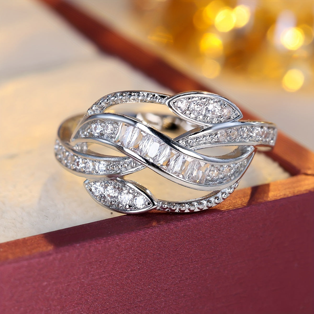 Luxury High-grade Full Inlaid Synthetic Zircon Super Flash Fashion Engagement Rings