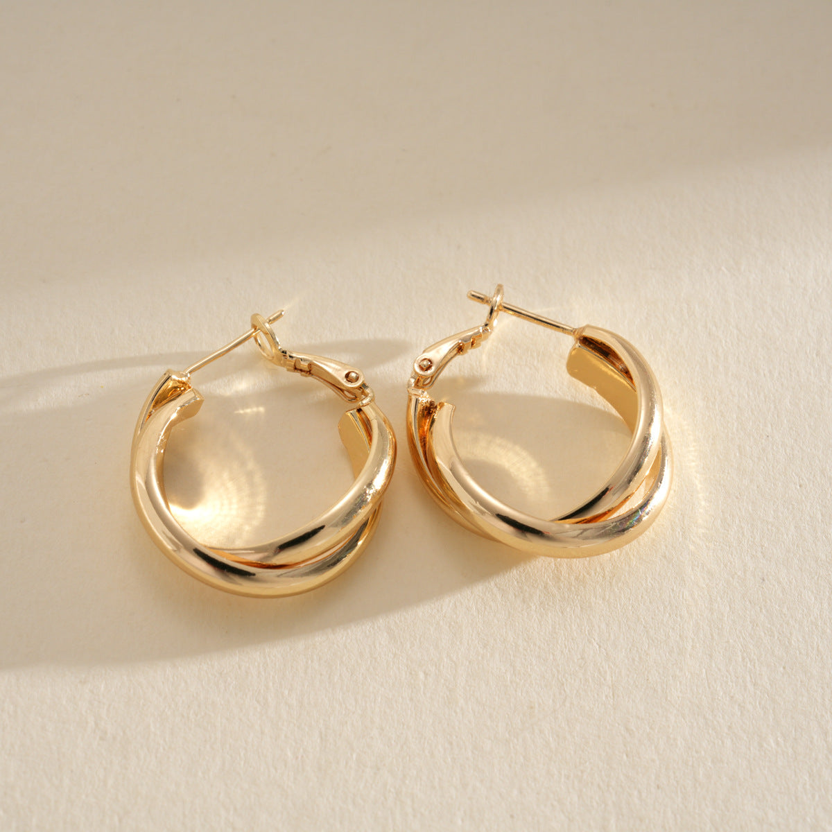 Geometric Cut Heart-shaped Oval Irregular Design Versatile Light Stud Earrings