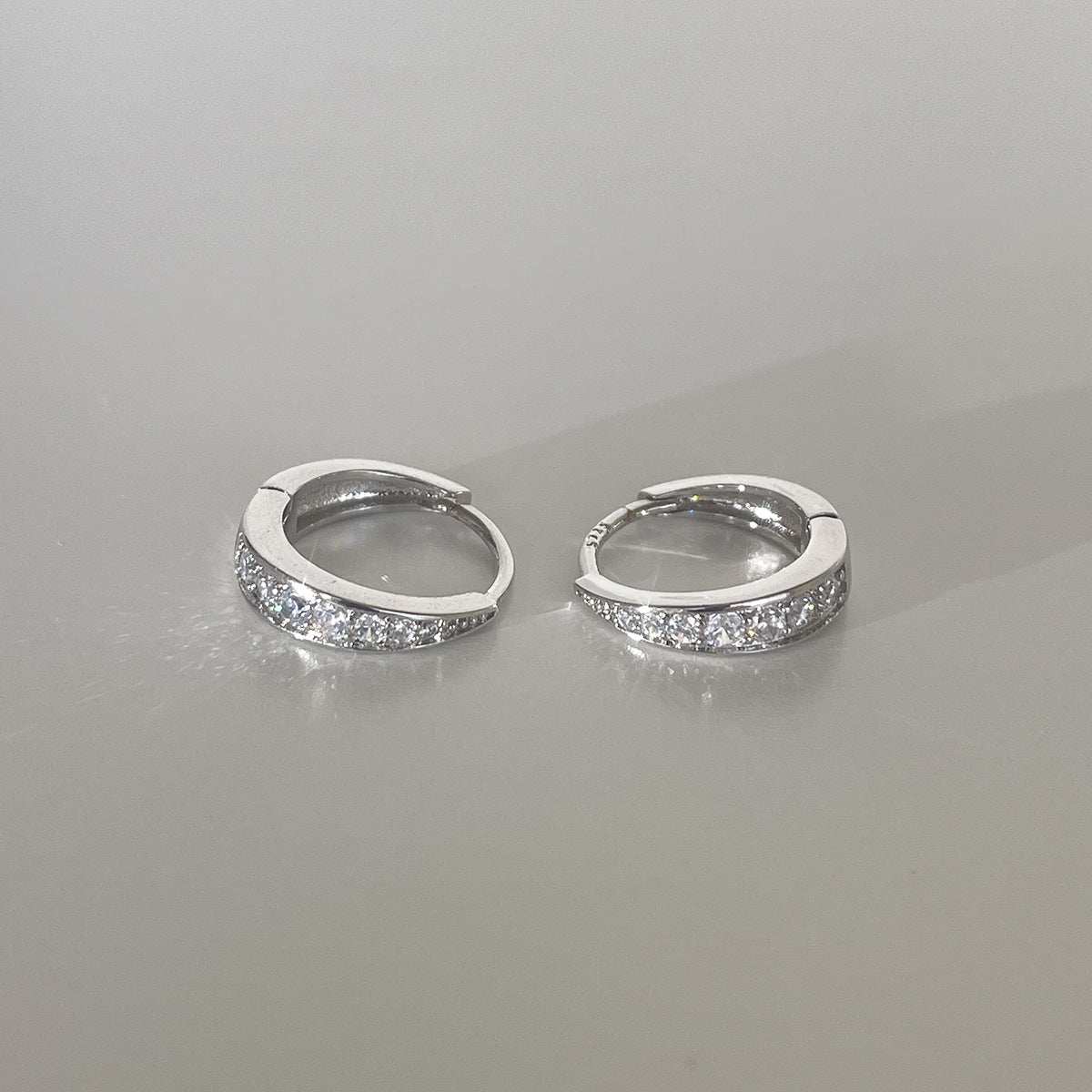 Women's High-grade Zircon Design Simple Sier Pin Ear Earrings