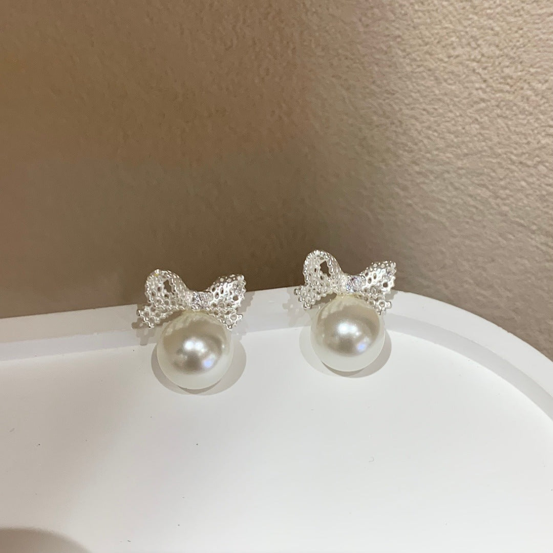 Women's Gentle Lace Bow Pearl Exquisite Light Luxury Minority Unique Beautiful Stud Earrings