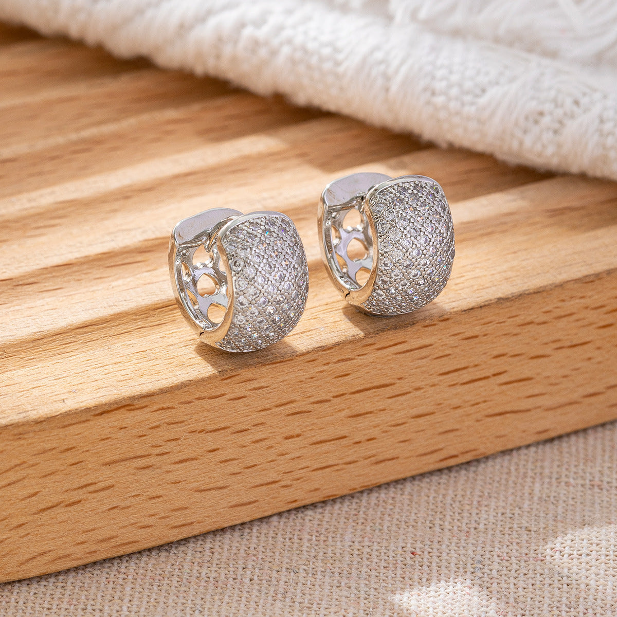 Classic Style Gold-plated Clover Clip High-grade Zircon Ear Buckle