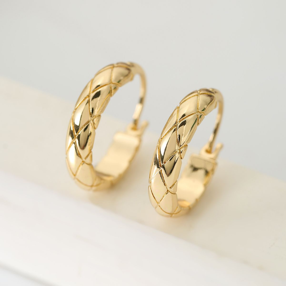 Glossy Diamond Plaid High-grade Light Luxury Simplicity Female Temperament Personalized Ear Buckle