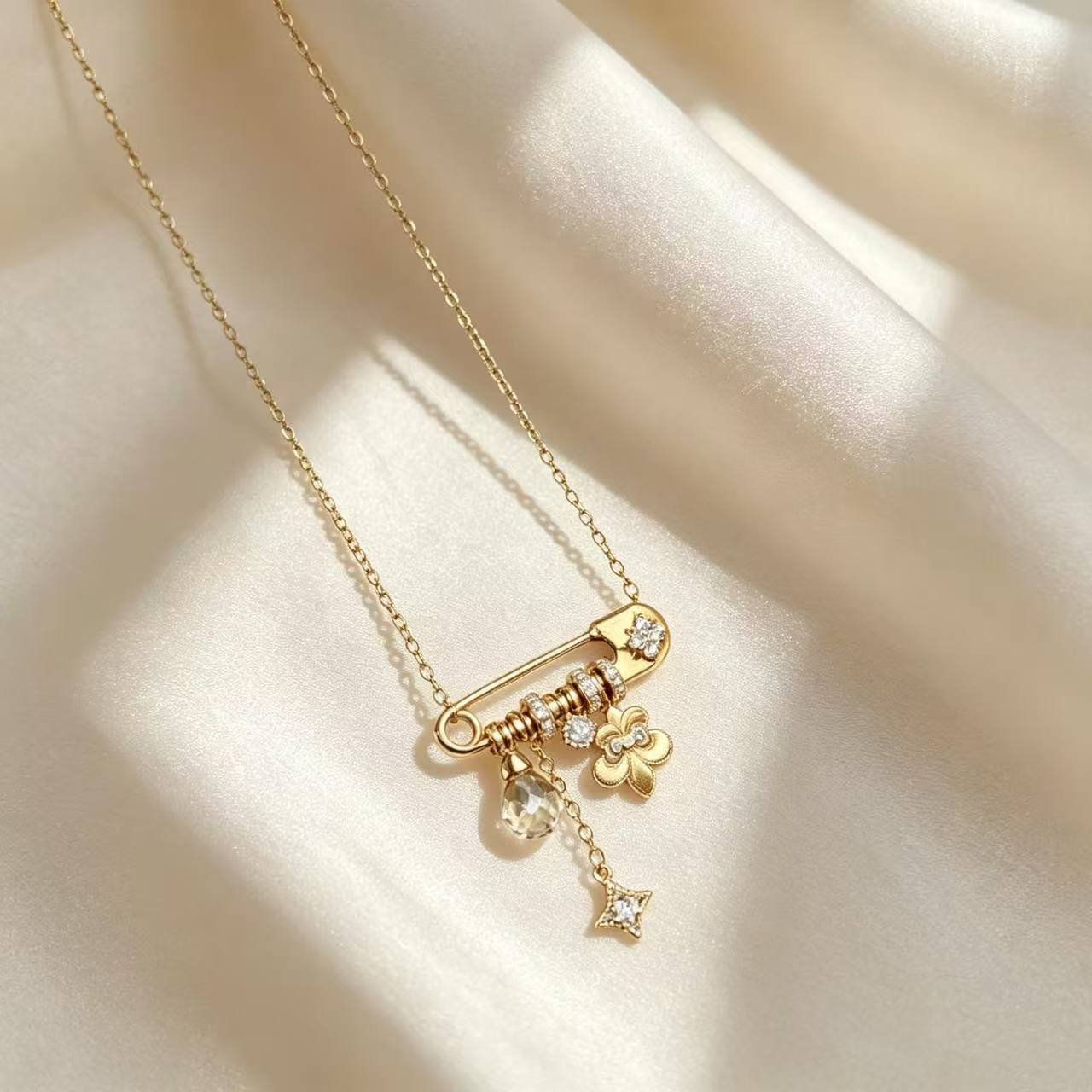 Flower-de-luce Asterism Pin Light Luxury Sense Clavicle Necklaces