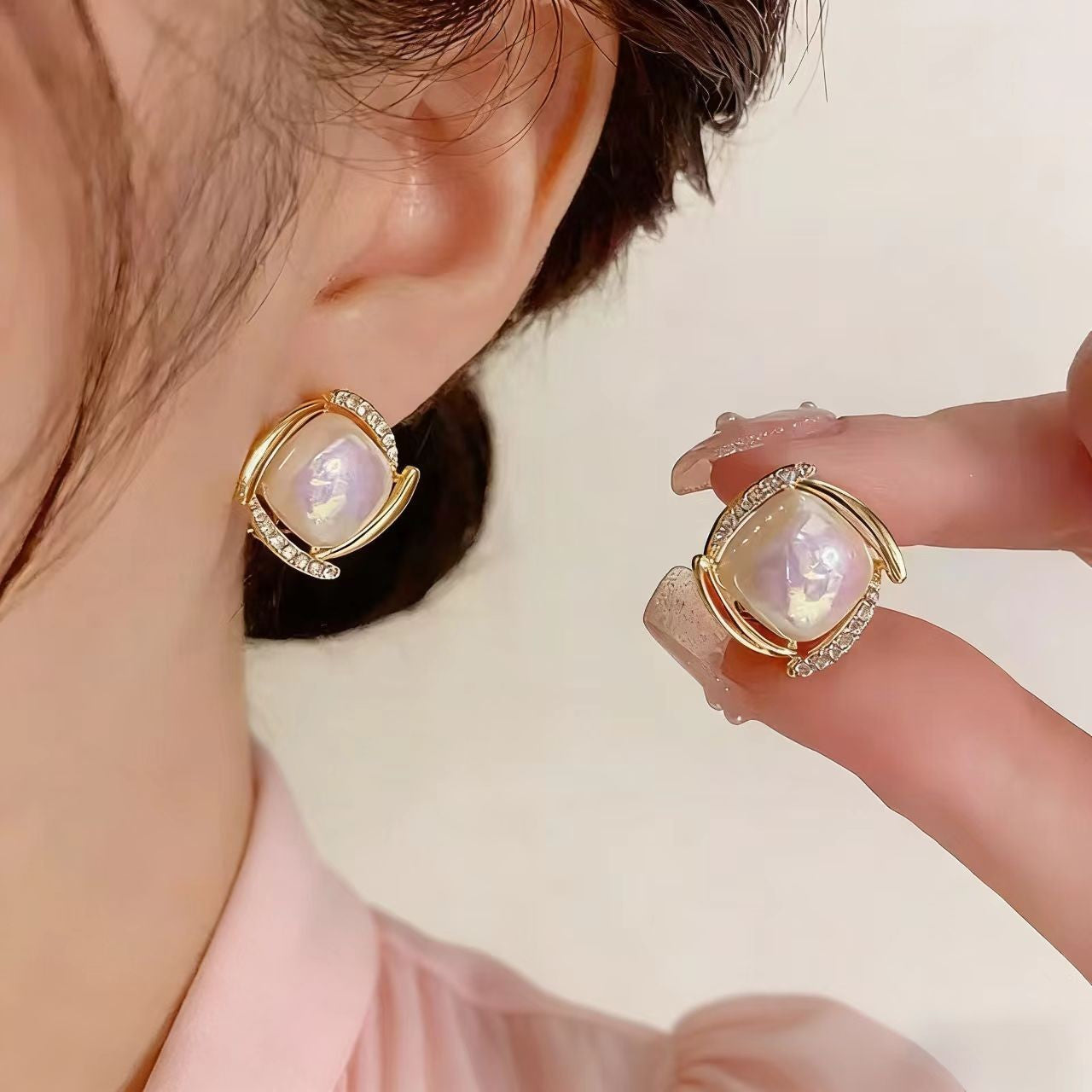 Women's Elegant Trendy Wild Vintage Light Luxury Stud Earrings