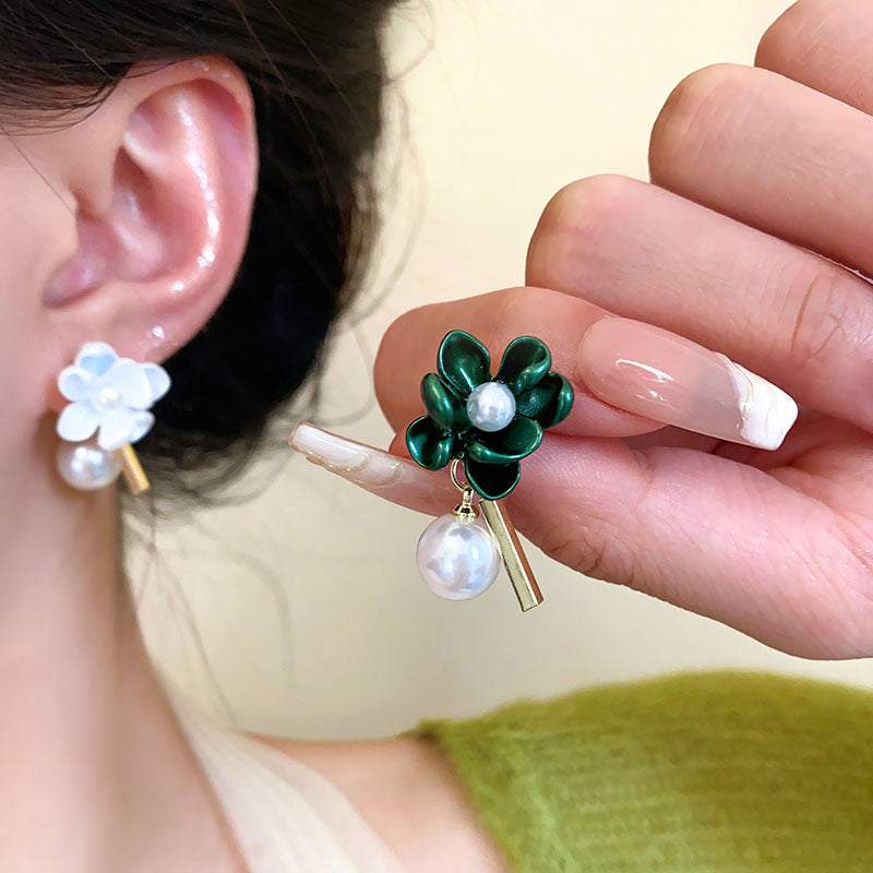Women's Sier Needle Fresh Flower For Light Luxury Minority High-grade Pearl Stud Earrings