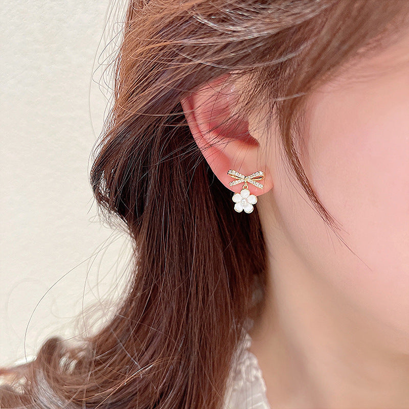 Women's Metal Eardrop Flower Pearl High-grade Earrings