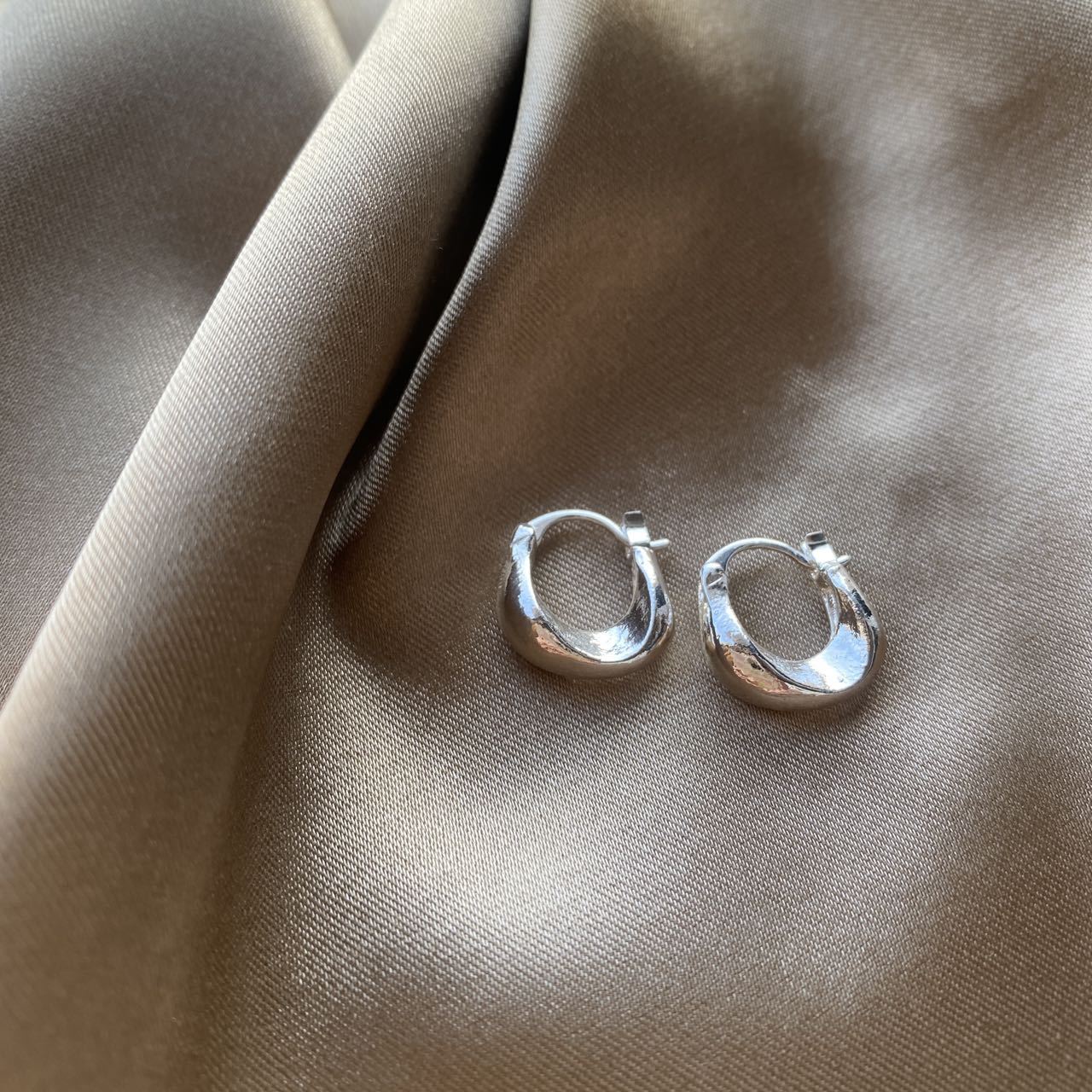 Women's Metal Simplicity Geometric Cold Style High-grade Light Luxury Earrings