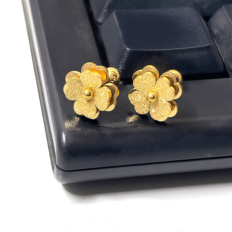 Light Luxury Queen Elegant Frosted Clover Refreshing Stylish Fine Threaded Stud Earrings