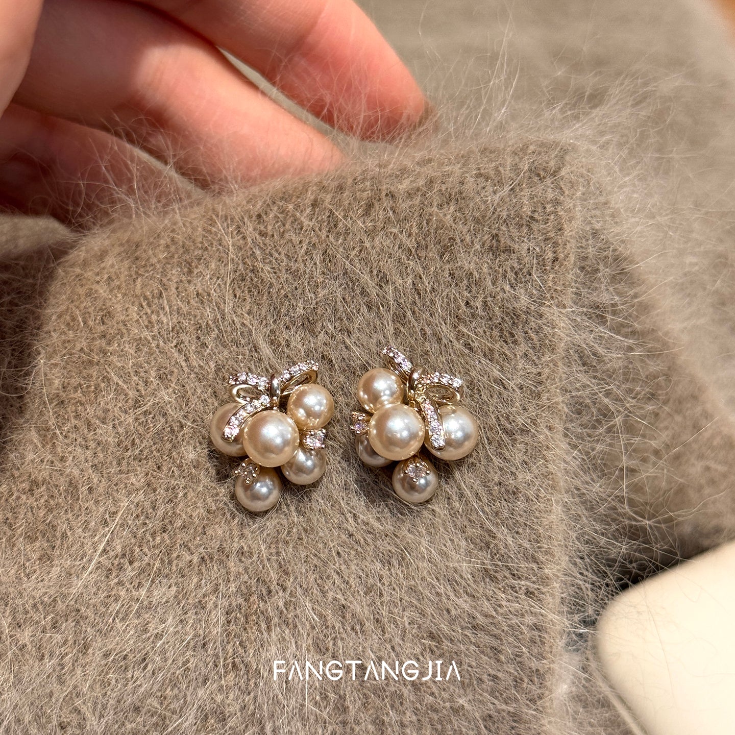 Design Gentle Mocha Mousse Pearl Grape Tassel Unique Earrings